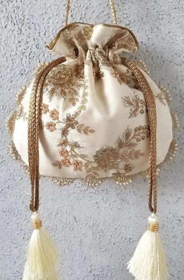 Off white scallop potli bag - Saheliyan (سہیلیاں)