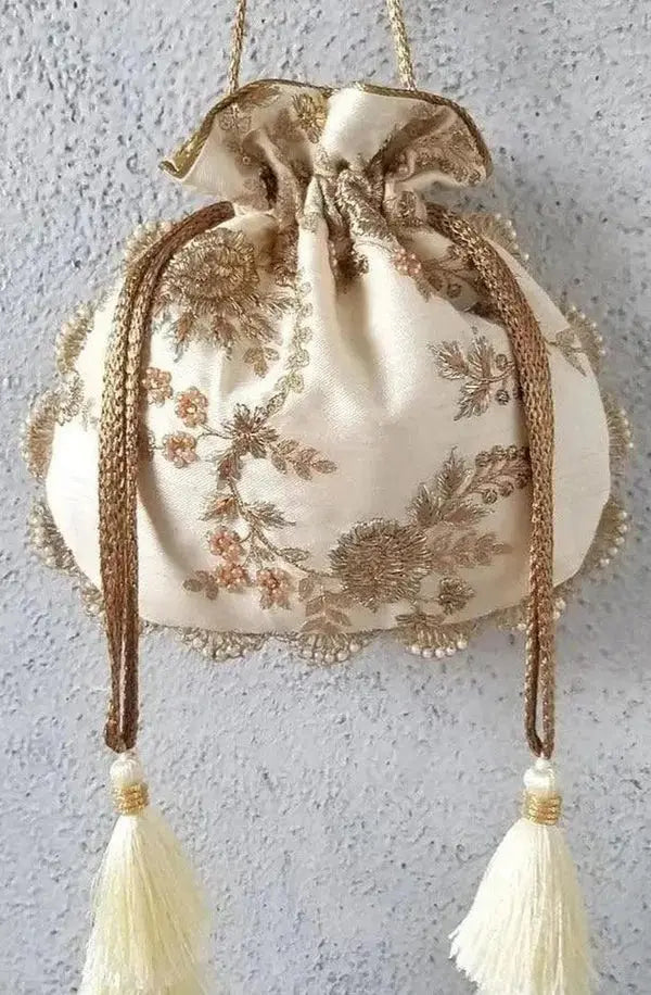 Off white scallop potli bag - Saheliyan (سہیلیاں)
