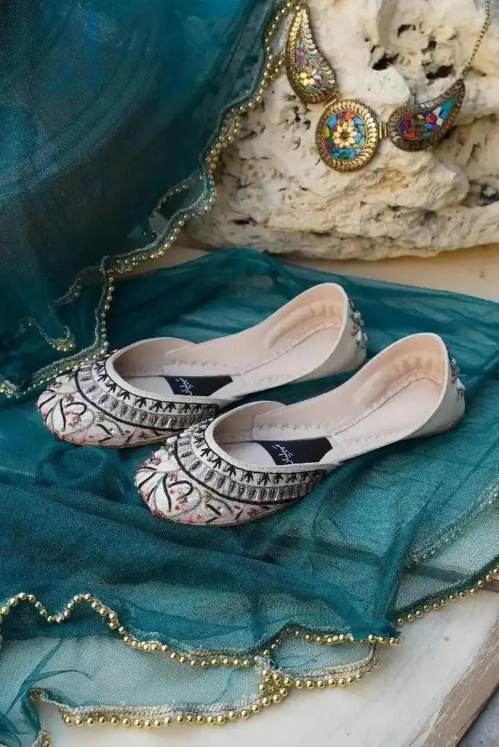 SARAHAT - Saheliyan (سہیلیاں)