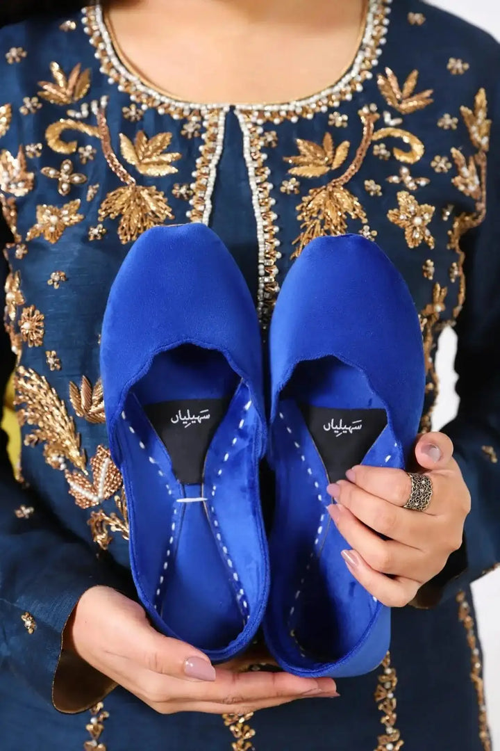 blue velvet khussa